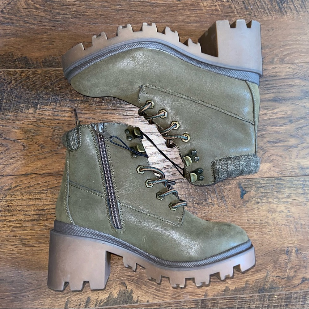 Universal Thread Boots - Picture 4 of 14